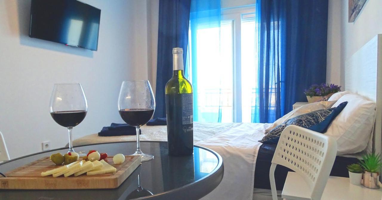 Studio With Terrace And Pool Торевьиа Экстерьер фото